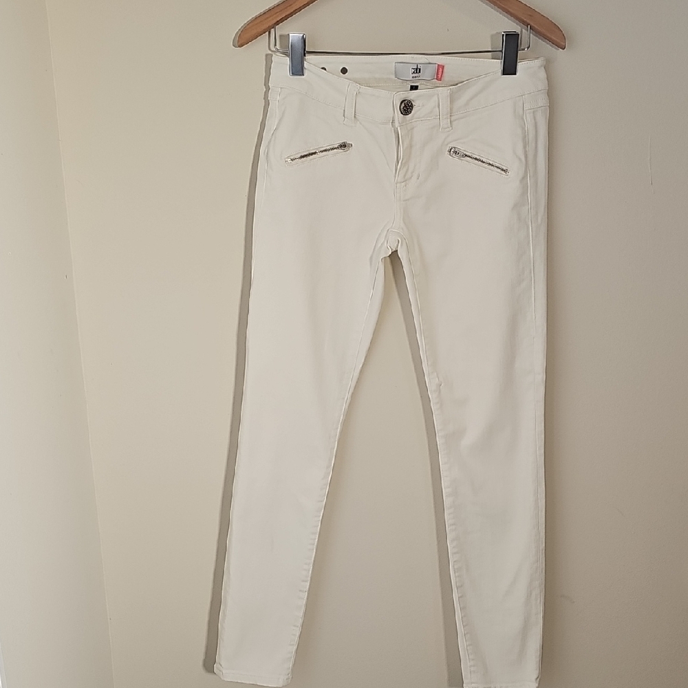 Cabi Jeans, White. Skinny Low Rise. Size 2. Zipper Pockets.‎